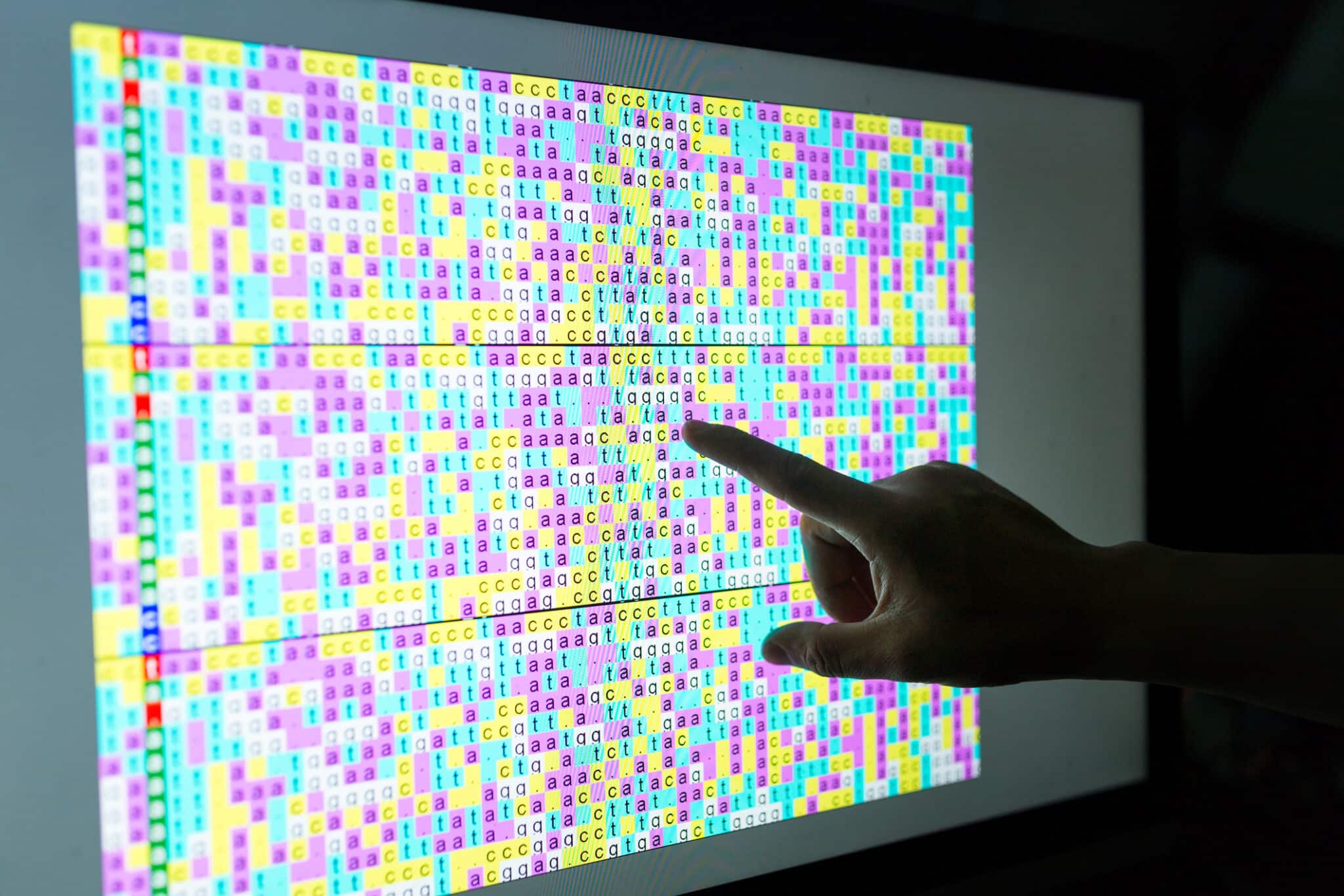 Spotting deviations on a computer screen with colored boxes on it.